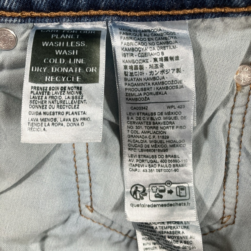 Levi's Women's Straight Leg Jeans in Medium Blue Wash - Picture 10 of 16